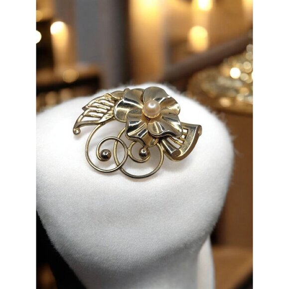 Vintage 1/20 12K Gold filled Faux Pearl Floral Scroll Brooch / Pin / Pendant - Picture 2 of 11